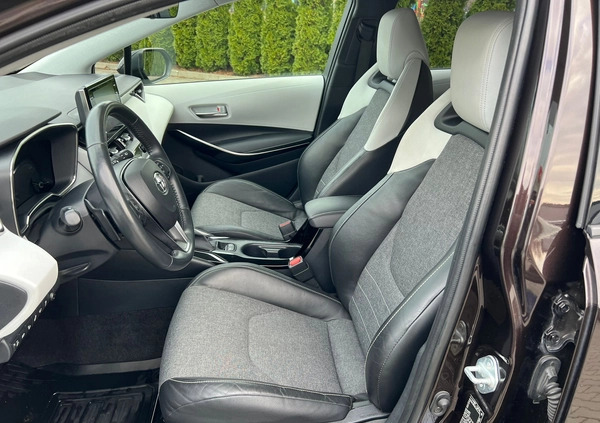 Toyota Corolla cena 86900 przebieg: 177932, rok produkcji 2019 z Olszyna małe 211